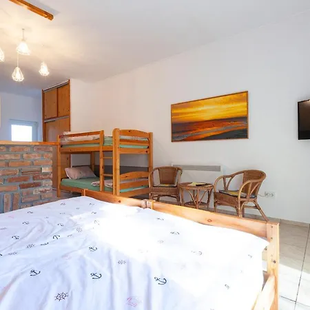 Casa Ana Vama Veche