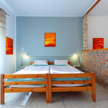 Casa Ana Vama Veche